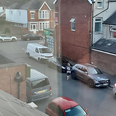 Entire Victoria Park Cardiff Apartment With Free Street Parking Bus 17 And 18 Direct To Cardiff City Centre, Fast Free Wi-Fi מראה חיצוני תמונה