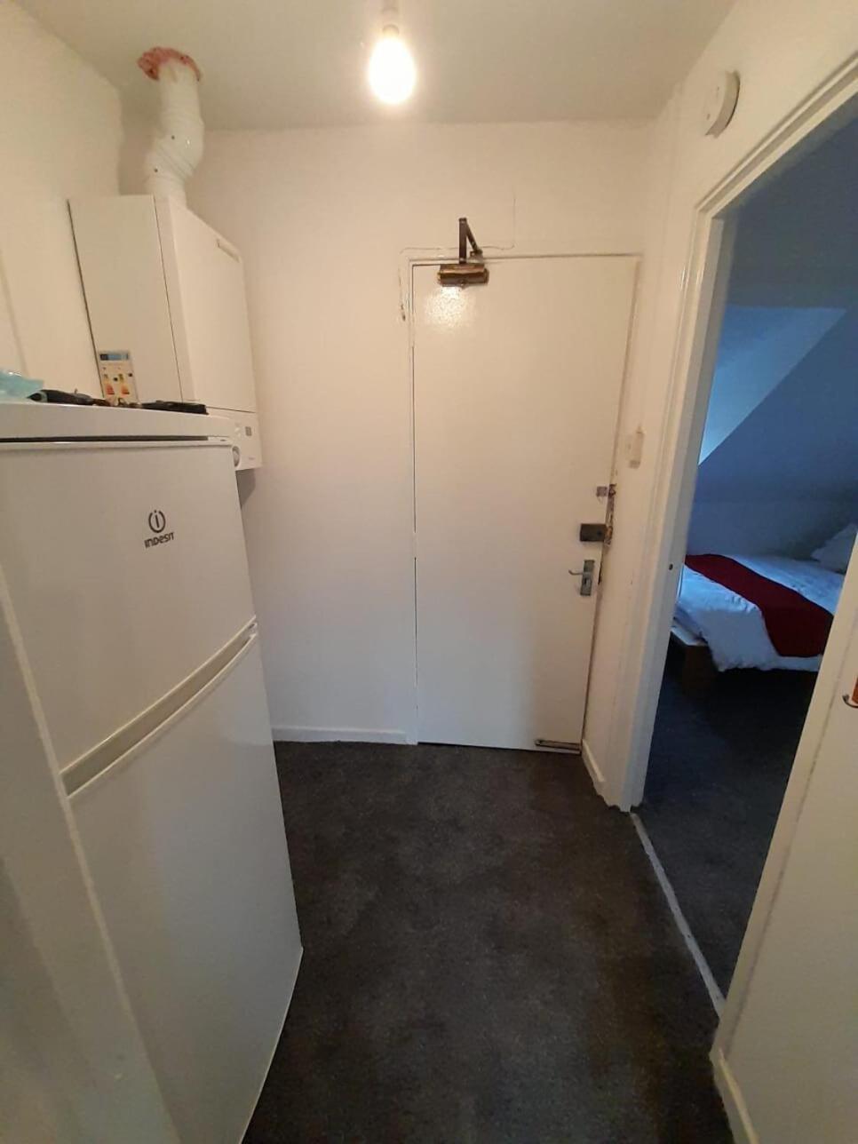 Entire Victoria Park Cardiff Apartment With Free Street Parking Bus 17 And 18 Direct To Cardiff City Centre, Fast Free Wi-Fi מראה חיצוני תמונה