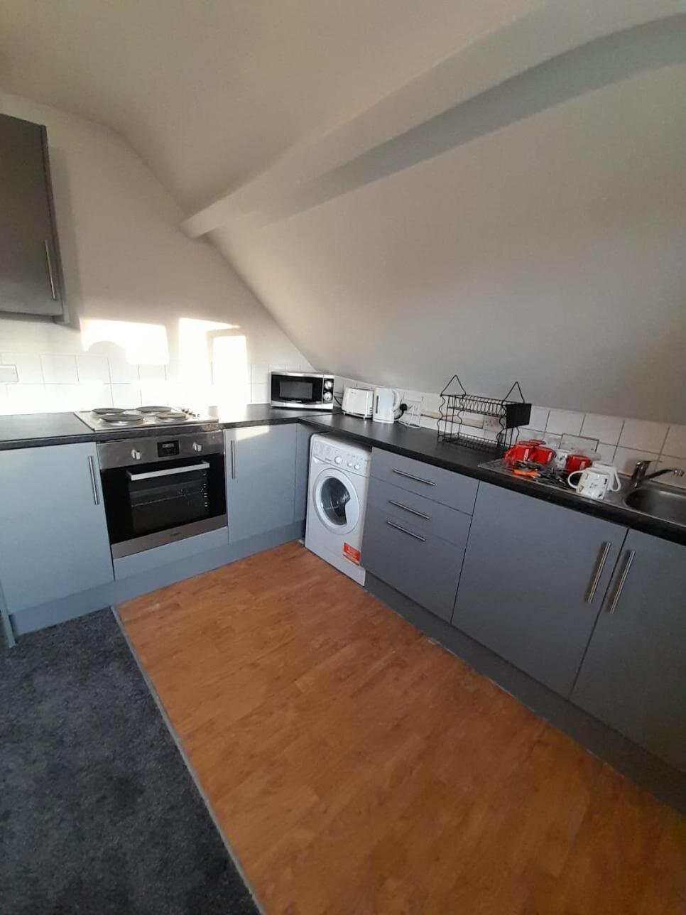 Entire Victoria Park Cardiff Apartment With Free Street Parking Bus 17 And 18 Direct To Cardiff City Centre, Fast Free Wi-Fi מראה חיצוני תמונה