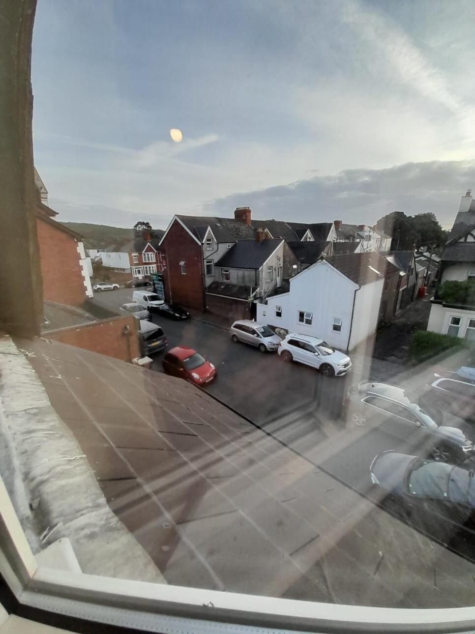 Entire Victoria Park Cardiff Apartment With Free Street Parking Bus 17 And 18 Direct To Cardiff City Centre, Fast Free Wi-Fi מראה חיצוני תמונה