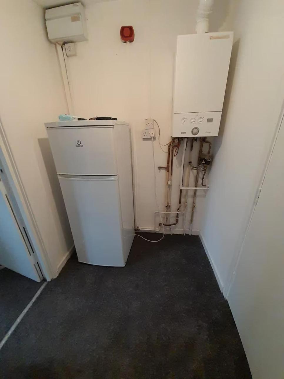 Entire Victoria Park Cardiff Apartment With Free Street Parking Bus 17 And 18 Direct To Cardiff City Centre, Fast Free Wi-Fi מראה חיצוני תמונה