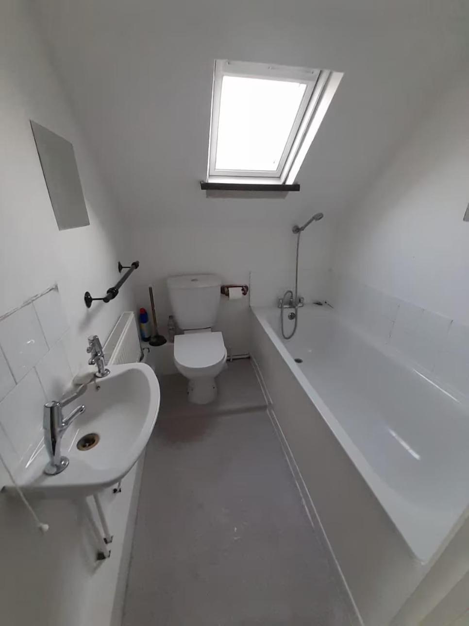 Entire Victoria Park Cardiff Apartment With Free Street Parking Bus 17 And 18 Direct To Cardiff City Centre, Fast Free Wi-Fi מראה חיצוני תמונה