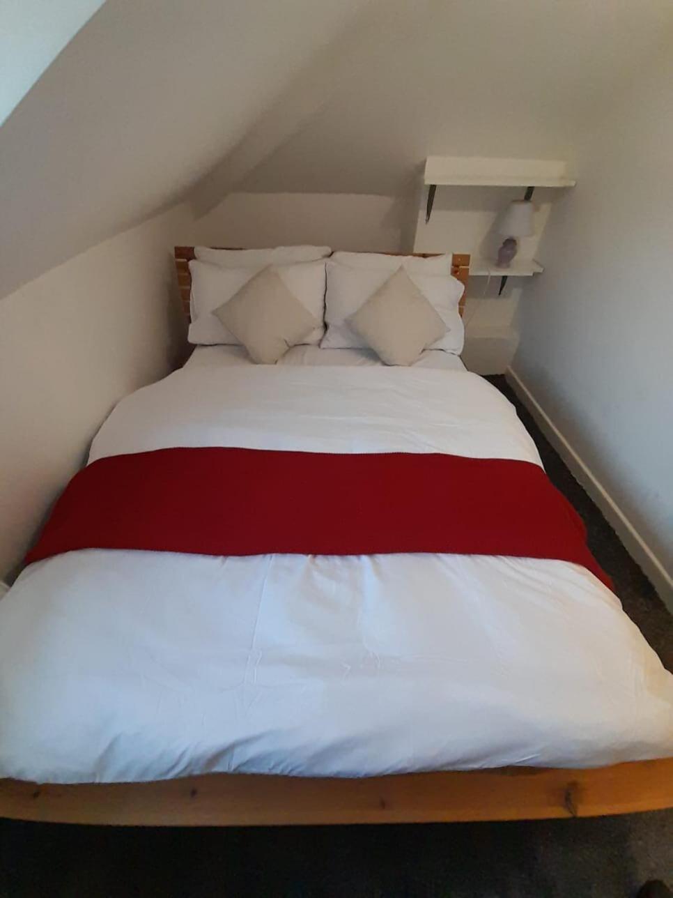 Entire Victoria Park Cardiff Apartment With Free Street Parking Bus 17 And 18 Direct To Cardiff City Centre, Fast Free Wi-Fi מראה חיצוני תמונה