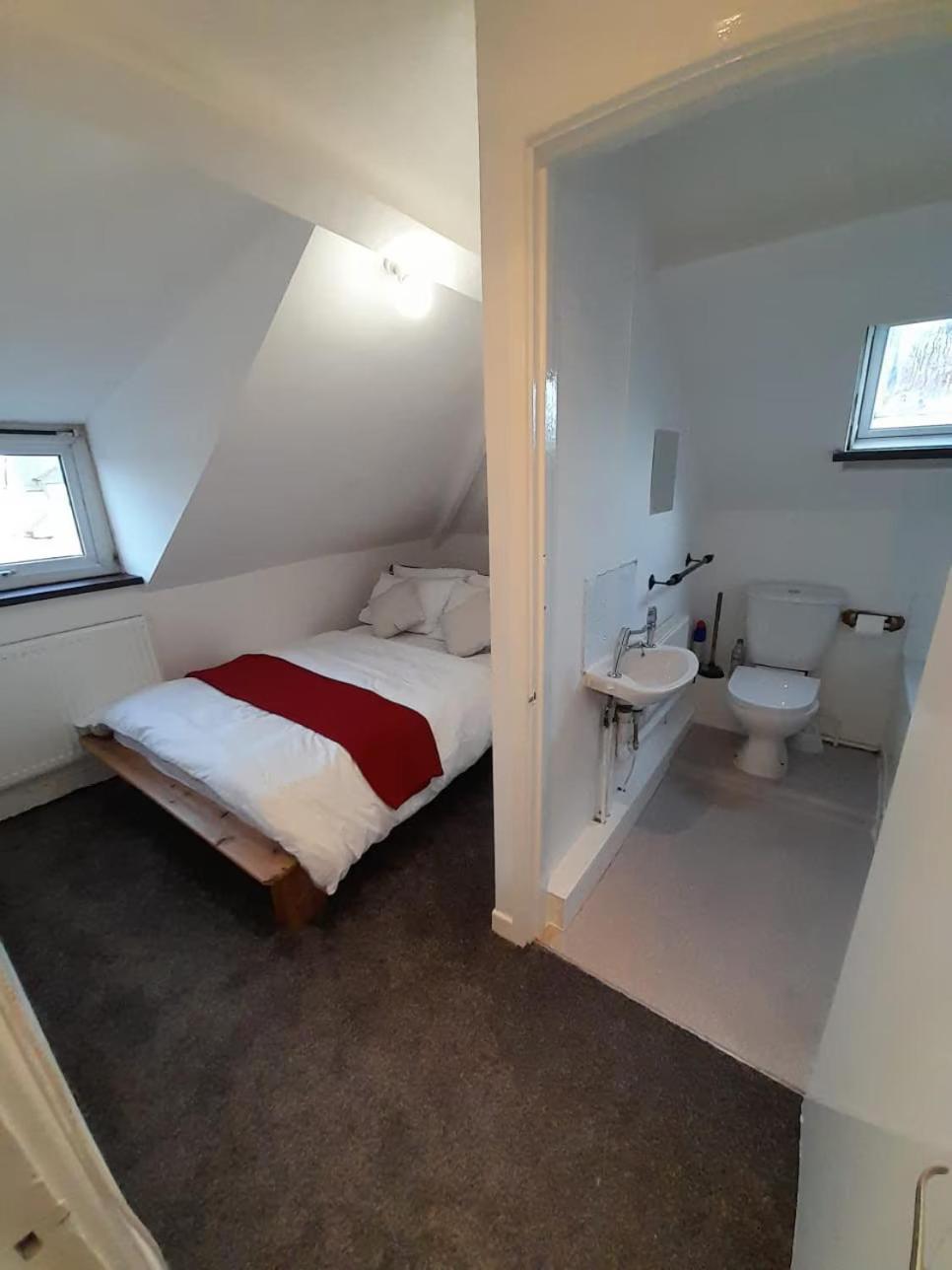 Entire Victoria Park Cardiff Apartment With Free Street Parking Bus 17 And 18 Direct To Cardiff City Centre, Fast Free Wi-Fi מראה חיצוני תמונה